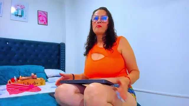 Snapshot of ClayrRosse chatting on October 20, 11:27 pm ClayrRosse online show from October 20, 11:27 pm