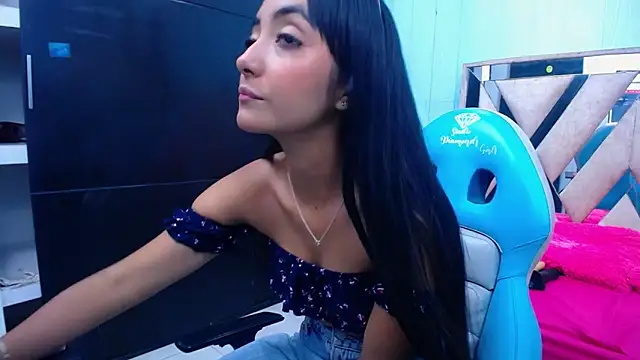 emma candy20 online show from November 29, 5:05 pm