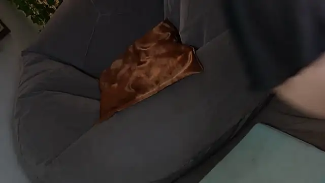 NaughtYHomemadE online show from January 19, 4:25 pm