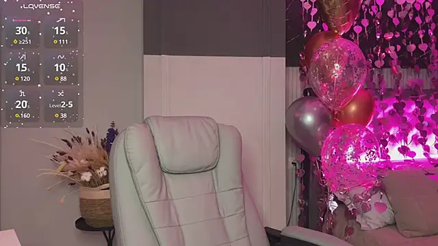 XtraHotX online show from February 21, 1:11 am