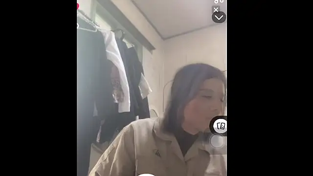 Snapshot of Beijing2000 chatting on December 4, 4:54 am Beijing2000 online show from December 4, 4:54 am