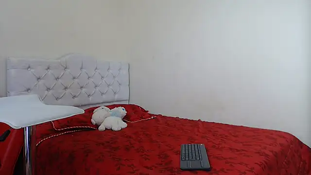 luna hoott online show from March 12, 7:49 pm