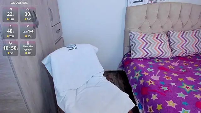 emily1  online show from December 13, 6:59 pm