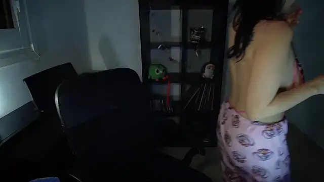 Snapshot of Windy_butterfly chatting on November 3, 6:53 pm Windy butterfly online show from November 3, 6:53 pm