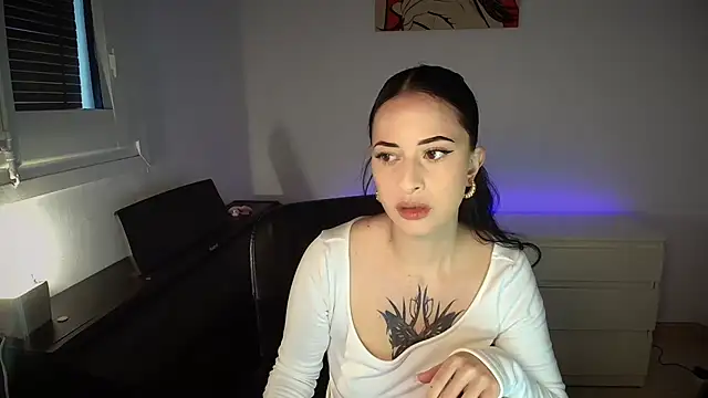 Snapshot of Windy_butterfly chatting on December 2, 8:30 am Windy butterfly online show from December 2, 8:30 am