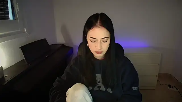 Snapshot of Windy_butterfly chatting on December 3, 9:07 am Windy butterfly online show from December 3, 9:07 am