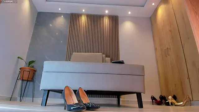 Katherinlevinee1 online show from December 23, 10:44 pm