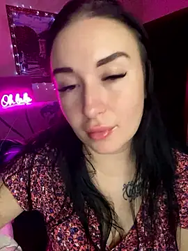 Roxana Bell online show from December 4, 8:29 pm