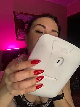 Roxana Bell online show from February 25, 7:14 pm