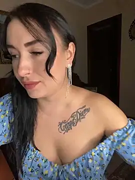 Roxana Bell online show from September 9, 7:02 pm