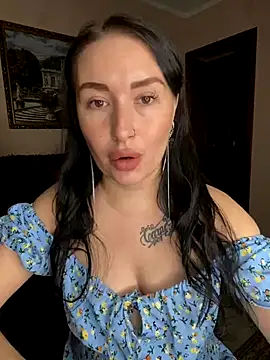 Roxana Bell online show from November 15, 6:59 pm