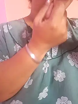 Snapshot of Ravina_patil1 chatting on February 7, 7:50 am Ravina patil1 online show from February 7, 7:50 am