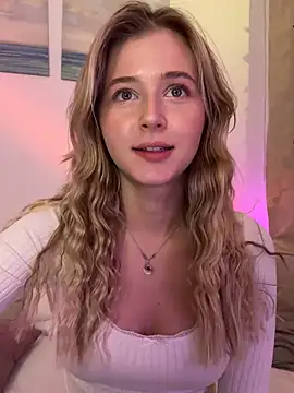 Snapshot of LunaRase chatting on December 9, 3:11 pm LunaRase online show from December 9, 3:11 pm