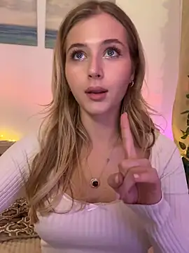 Snapshot of LunaRase chatting on December 22, 1:11 pm LunaRase online show from December 22, 1:11 pm