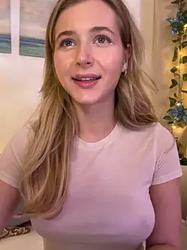 Snapshot of LunaRase chatting on December 28, 1:17 pm LunaRase online show from December 28, 1:17 pm