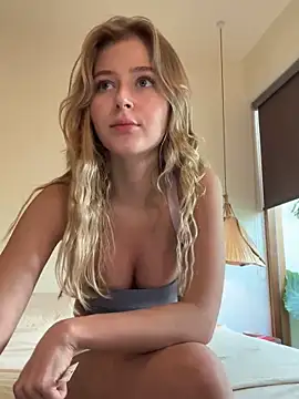 Snapshot of LunaRase chatting on January 18, 6:03 am LunaRase online show from January 18, 6:03 am