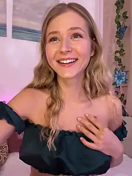 Snapshot of LunaRase chatting on February 15, 2:22 pm LunaRase online show from February 15, 2:22 pm