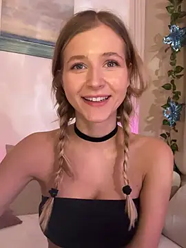 Snapshot of LunaRase chatting on February 20, 5:40 pm LunaRase online show from February 20, 5:40 pm