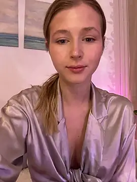 Snapshot of LunaRase chatting on February 22, 4:29 am LunaRase online show from February 22, 4:29 am