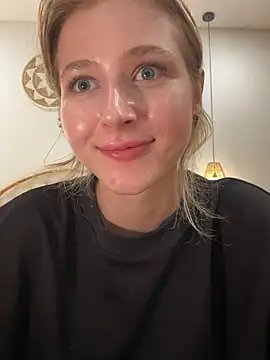 Snapshot of LunaRase chatting on March 3, 2:04 pm LunaRase online show from March 3, 2:04 pm