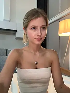 Snapshot of LunaRase chatting on March 5, 3:29 pm LunaRase online show from March 5, 3:29 pm