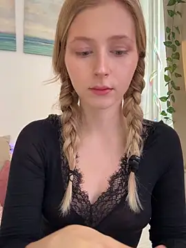 Snapshot of LunaRase chatting on October 8, 10:46 am LunaRase online show from October 8, 10:46 am