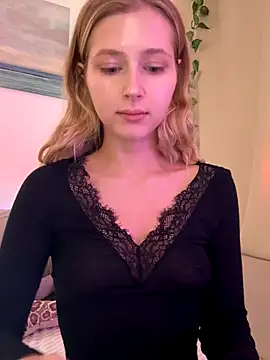 Snapshot of LunaRase chatting on October 16, 11:00 am LunaRase online show from October 16, 11:00 am