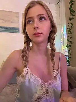 Snapshot of LunaRase chatting on November 3, 9:21 am LunaRase online show from November 3, 9:21 am