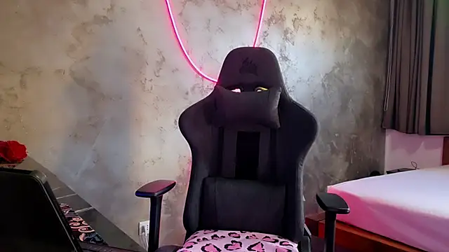 Snapshot of LeylaRosse chatting on September 30, 7:35 am LeylaRosse online show from September 30, 7:35 am