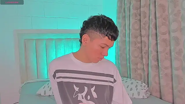 JulianRose 1 online show from January 21, 11:13 am