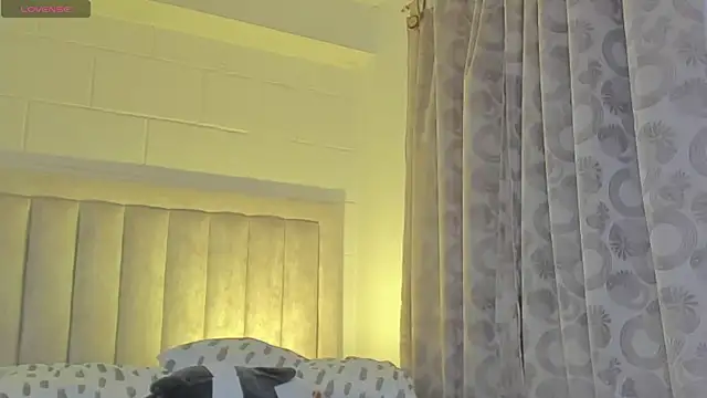 JulianRose 1 online show from February 2, 11:40 am