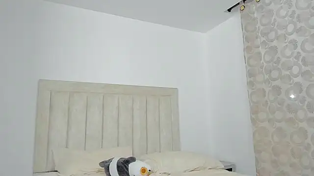 JulianRose 1 online show from February 25, 10:47 am