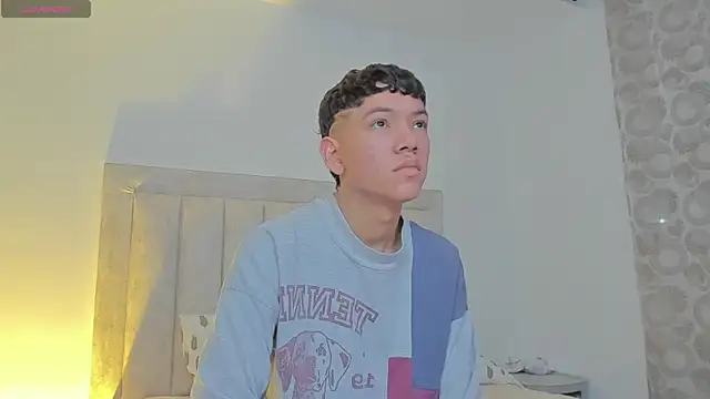 JulianRose 1 online show from March 18, 10:46 am