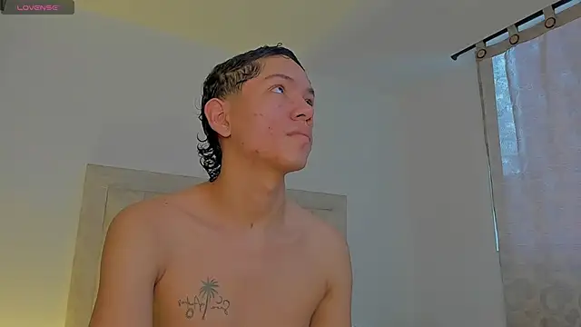 JulianRose 1 online show from September 18, 11:45 am