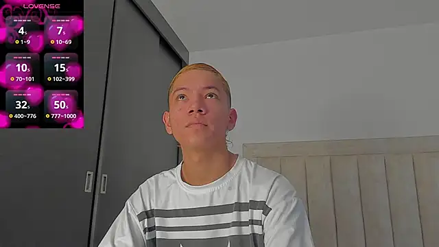 JulianRose 1 online show from October 29, 11:45 am