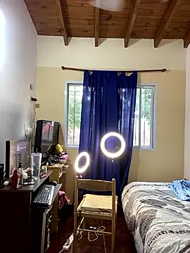 Snapshot of FlorBich chatting on December 5, 10:12 pm FlorBich online show from December 5, 10:12 pm