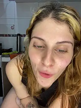 Snapshot of FlorBich chatting on January 23, 5:45 am FlorBich online show from January 23, 5:45 am