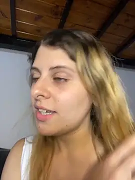 Snapshot of FlorBich chatting on November 28, 4:04 am FlorBich online show from November 28, 4:04 am