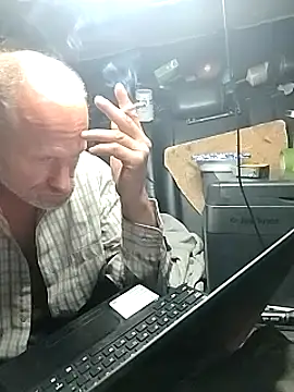 Stickybros2u online show from February 7, 9:15 pm