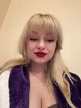 Snapshot of Blonde20 chatting on October 21, 10:32 pm Blonde20 online show from October 21, 10:32 pm