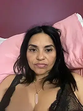 paolagomez  online show from December 13, 11:45 am