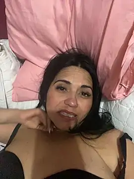 paolagomez  online show from January 12, 11:47 pm