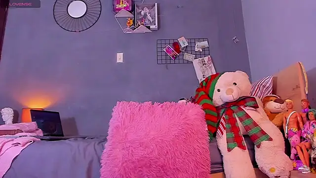 tiffbeatiful online show from December 28, 3:26 pm