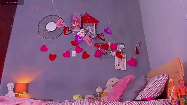 tiffbeatiful online show from February 13, 7:42 pm