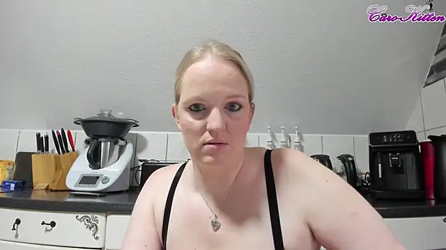 Snapshot of caro_kitten chatting on December 14, 10:56 am caro kitten online show from December 14, 10:56 am