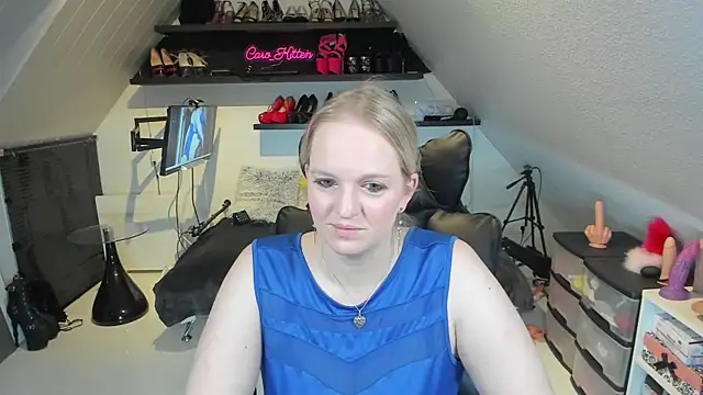 Snapshot of caro_kitten chatting on January 10, 8:18 am caro kitten online show from January 10, 8:18 am