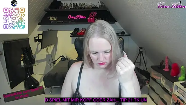 Snapshot of caro_kitten chatting on October 25, 10:12 am caro kitten online show from October 25, 10:12 am