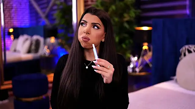 NicoleCellini online show from January 24, 6:35 pm