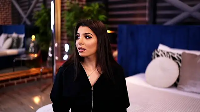 NicoleCellini online show from February 27, 7:15 pm