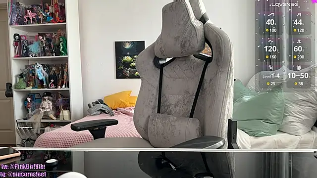 Snapshot of unicornsfeet chatting on March 9, 1:26 pm unicornsfeet online show from March 9, 1:26 pm